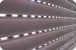 Image of horizontal window blinds.